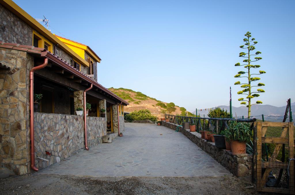 Villa L'Aquila Arbus Exterior foto