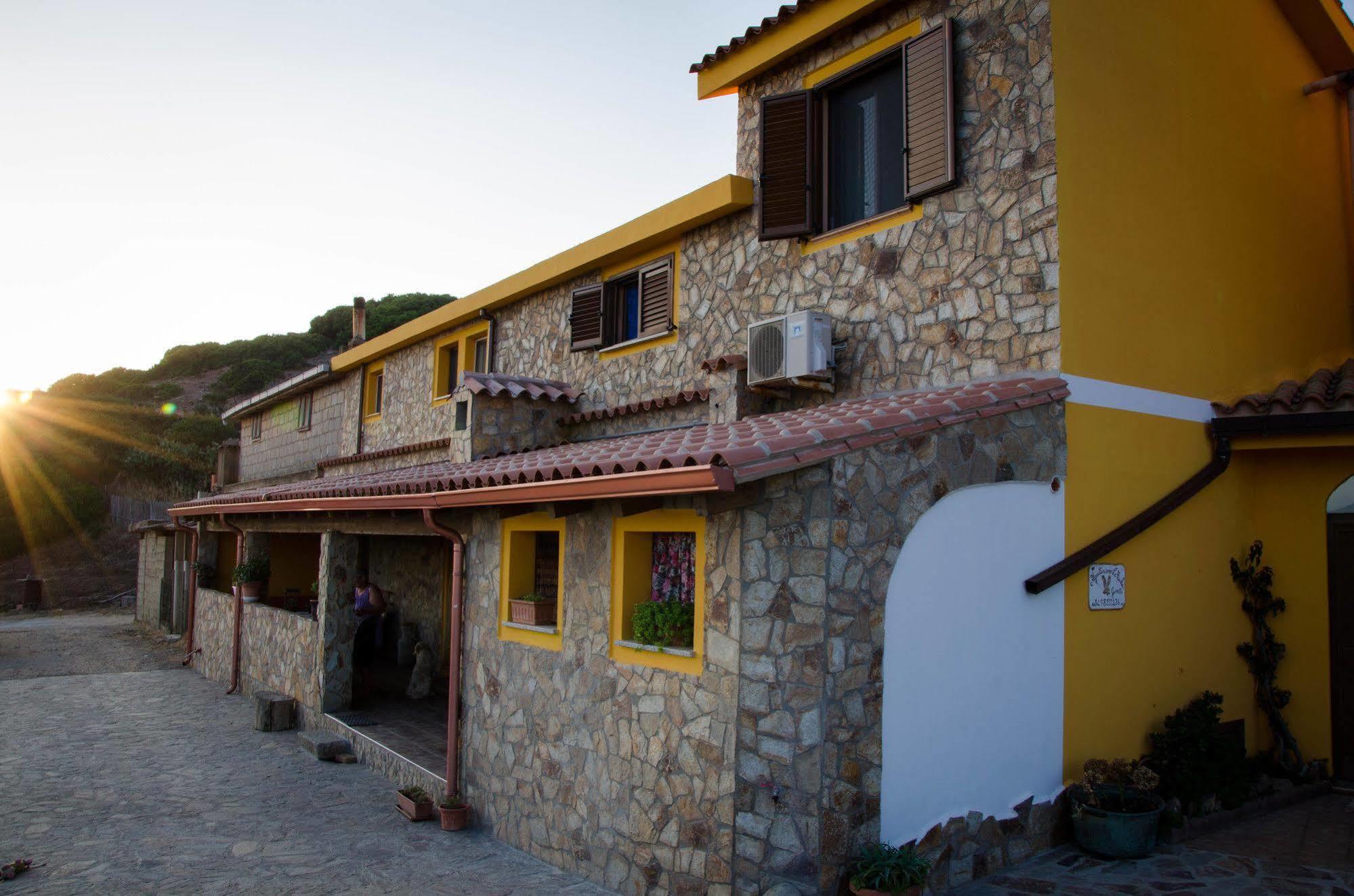 Villa L'Aquila Arbus Exterior foto